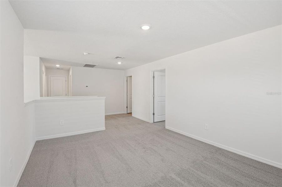 Spacious, unfurnished interior of a new home in Hilltop Vistas, Dade City (Image 33).