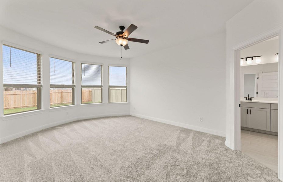 Spacious, unfurnished interior of a new home in Santa Rita Ranch, Liberty Hill (Image 32).