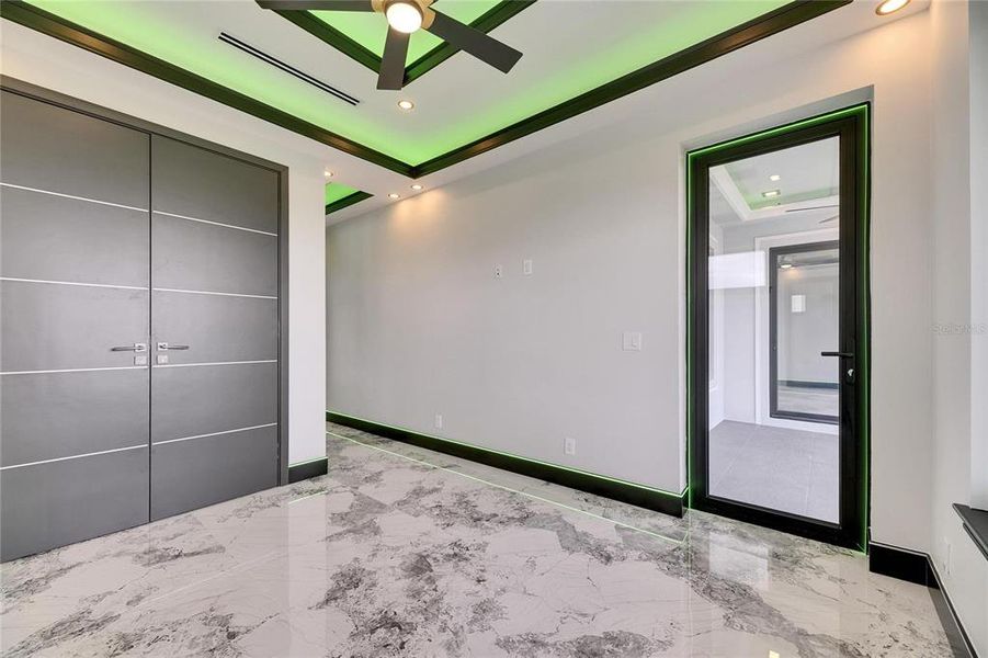 Spacious, unfurnished interior of a new home in , Apollo Beach (Image 22).