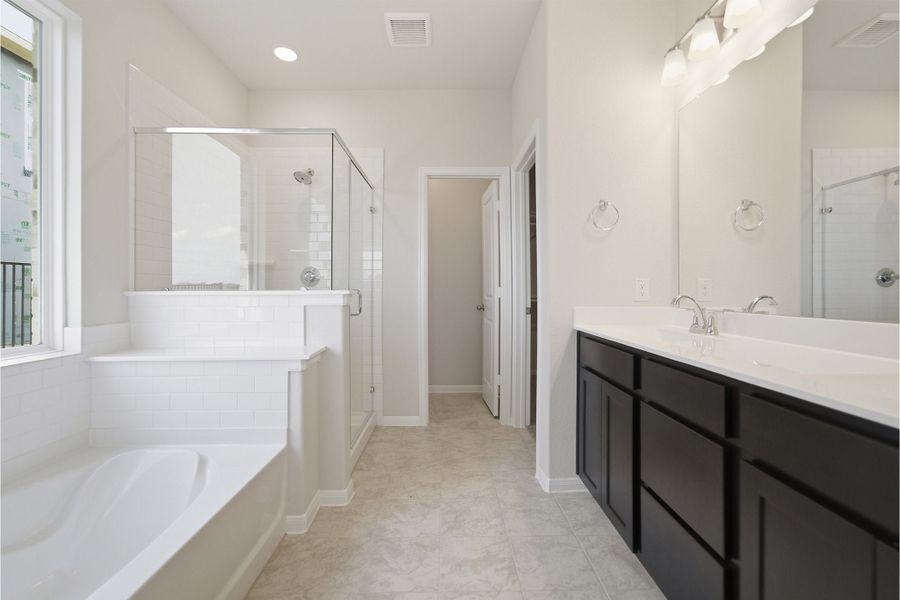 Furnished interior view inside a new home in Canterra Creek, Rosharon (Image 11).