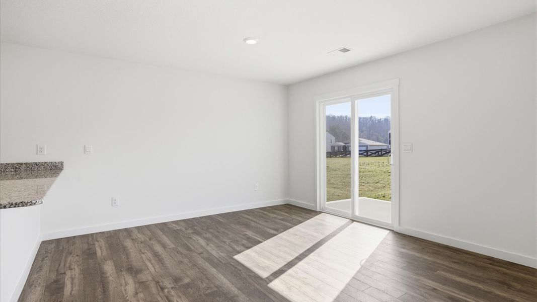 Spacious, unfurnished interior of a new home in Emory Creek, Harriman (Image 25).