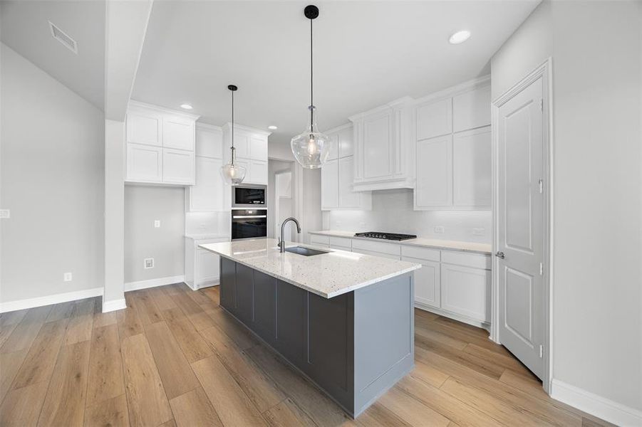 Furnished interior view inside a new home in Waterfall Ranch - 1 Acre Lots, Waxahachie (Image 5). Furnished interior view inside a new home in Waterfall Ranch - 1 Acre Lots, Waxahachie (Image 5).