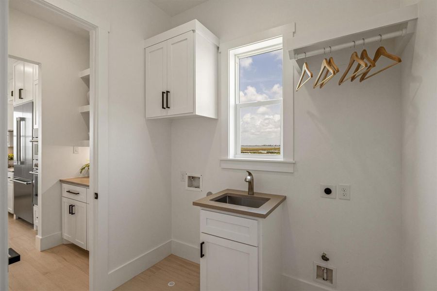 Furnished interior view inside a new home in , Galveston (Image 18).