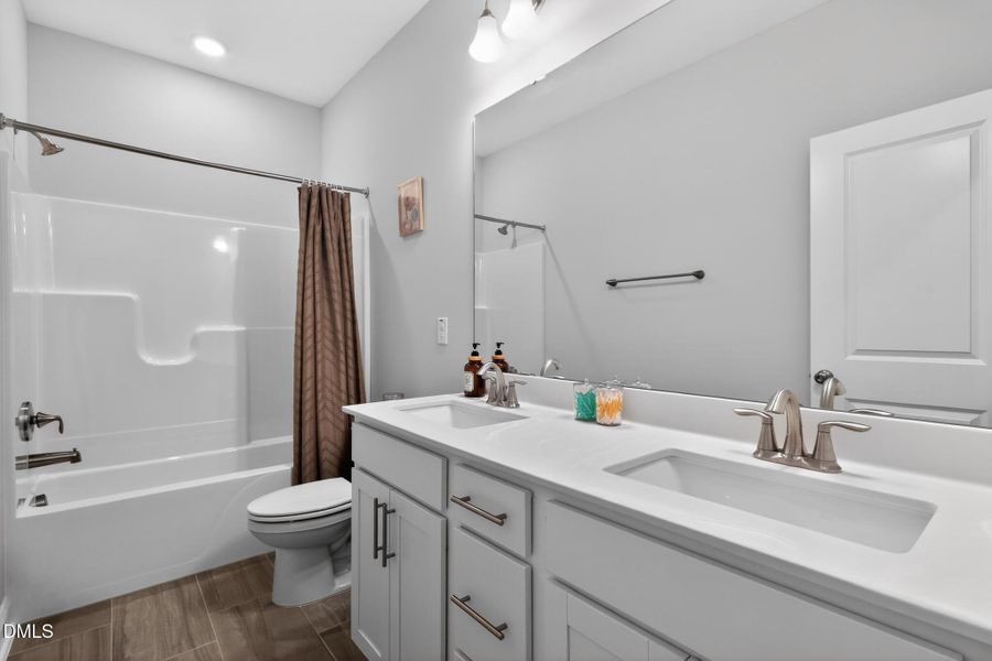 28_920_Jasper_Mine_Trl-Bathroom-_039