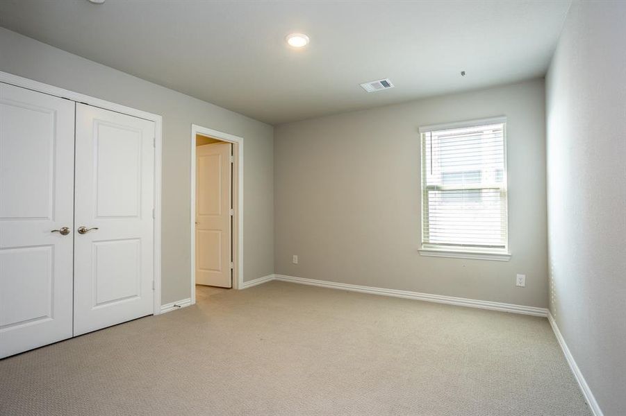 Spacious, unfurnished interior of a new home in , Corinth (Image 17).