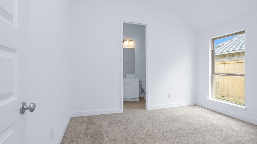 Spacious, unfurnished interior of a new home in Kresston, Montgomery (Image 10).