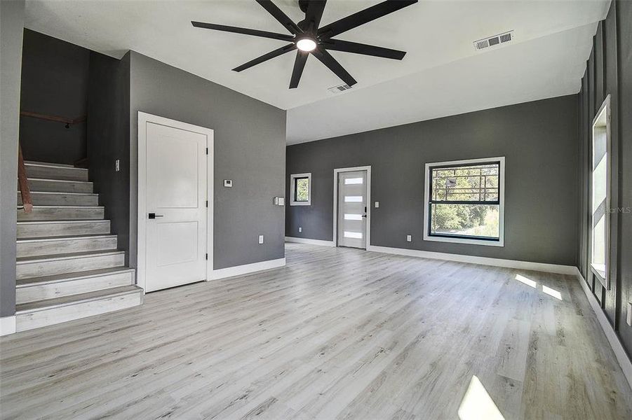 Spacious, unfurnished interior of a new home in , St. Petersburg (Image 25).