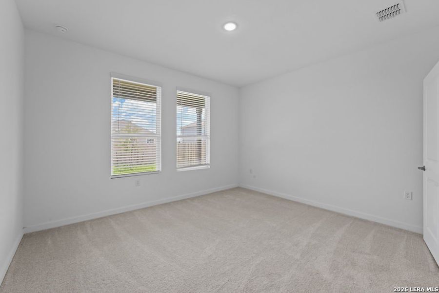 Spacious, unfurnished interior of a new home in Vida, San Antonio (Image 16).