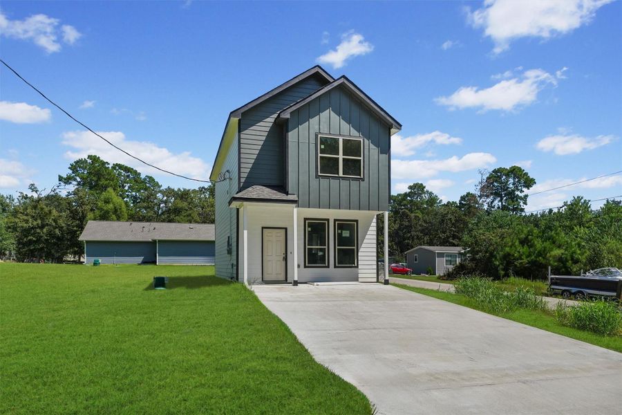 Front exterior of a new home in , Montgomery, TX, highlighting curb appeal (Image 13). Front exterior of a new home in , Montgomery, TX, highlighting curb appeal (Image 13).