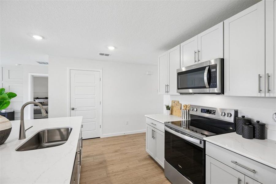 Furnished interior view inside a new home in Boulevard Oaks, Lady Lake (Image 7).