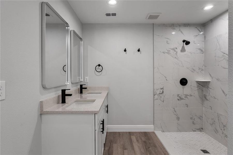 Spacious, unfurnished interior of a new home in , Orange City (Image 4).