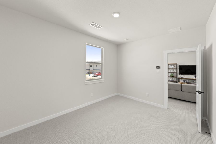 Spacious, unfurnished interior of a new home in Cottonwood Creek, Rowlett (Image 21).