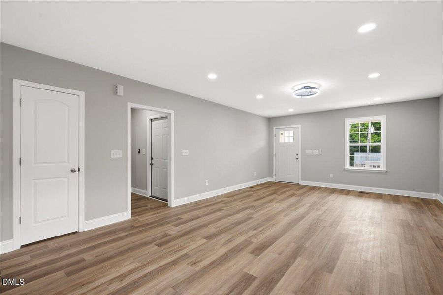 18-405 Ridley St-18