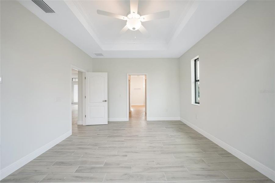 Spacious, unfurnished interior of a new home in , Port Charlotte (Image 33).
