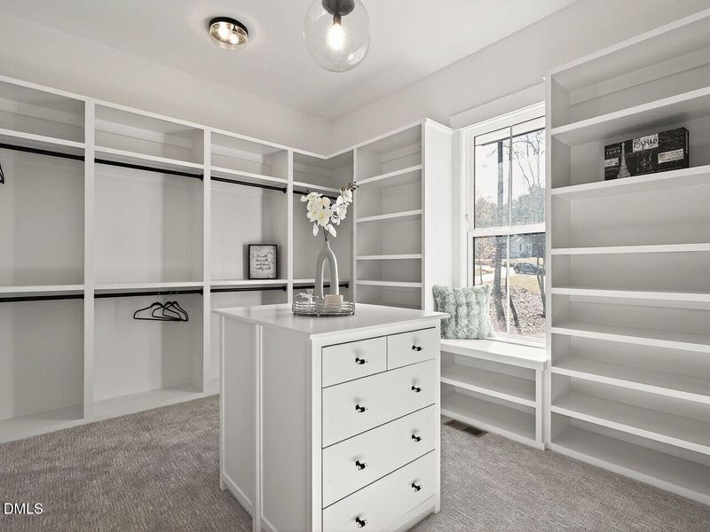 026-1280x960-closet 026-1280x960-closet