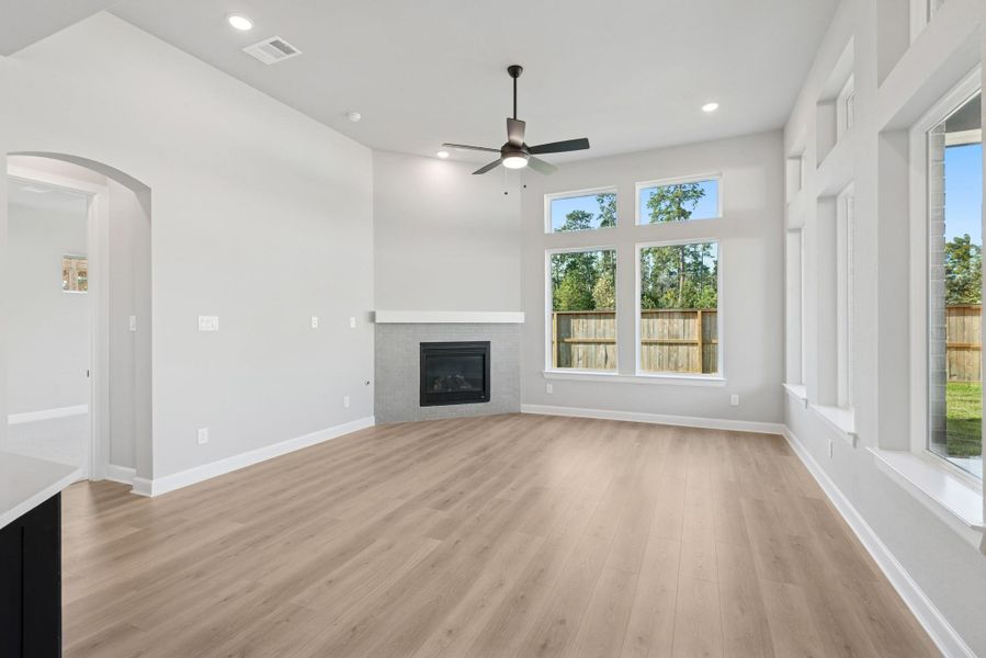 Spacious, unfurnished interior of a new home in Grand Central Park 55' Homesites, Conroe (Image 15). Spacious, unfurnished interior of a new home in Grand Central Park 55' Homesites, Conroe (Image 15).