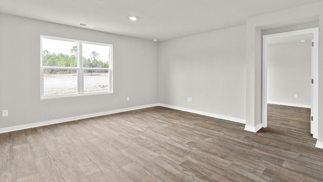 Spacious, unfurnished interior of a new home in Vineyard Trail, Jacksonville (Image 13).