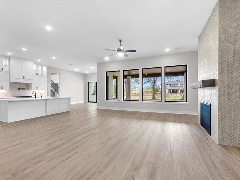 Spacious, unfurnished interior of a new home in , Fulshear (Image 27).