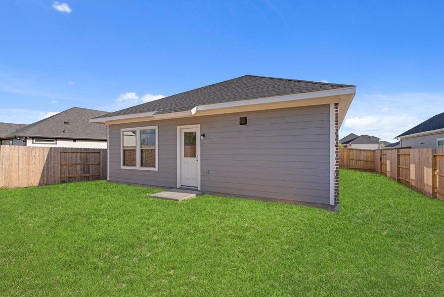 Exterior details and patio area of a home in Laurel Landing, Alvin (Image 22).