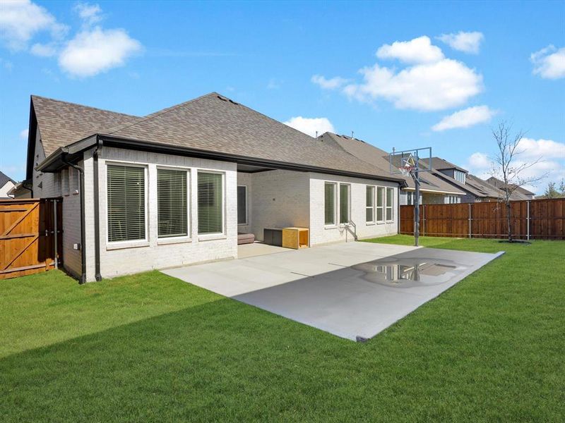 Exterior details and patio area of a home in Nelson Lake, Rockwall (Image 25). Exterior details and patio area of a home in Nelson Lake, Rockwall (Image 25).