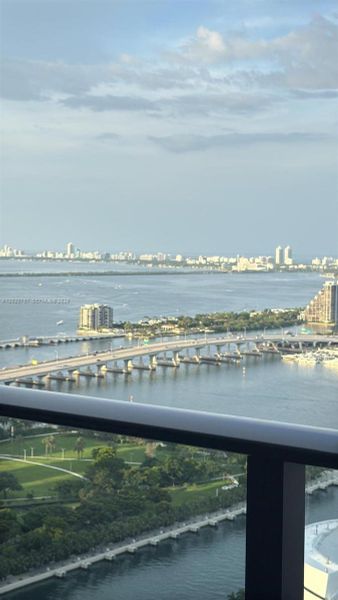 Condo located in Miami, FL showcasing its design and architecture (Image 1). Condo located in Miami, FL showcasing its design and architecture (Image 1).