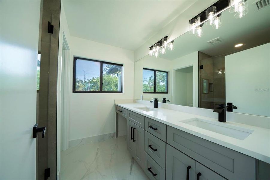 Spacious, unfurnished interior of a new home in , Punta Gorda (Image 38).