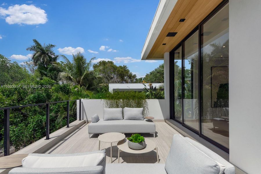 Exterior details and patio area of a home in , Miami (Image 31).
