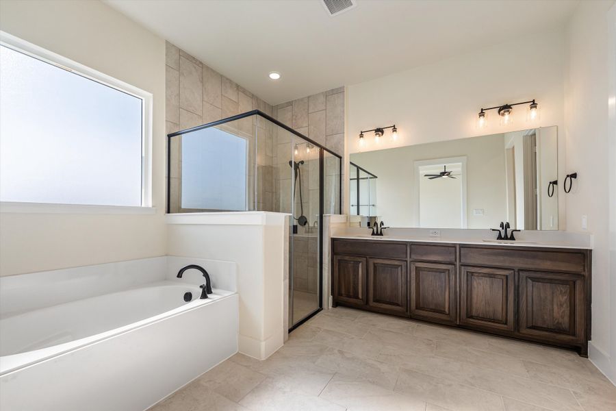 Furnished interior view inside a new home in Eagle Ridge Estates, Weatherford (Image 11).
