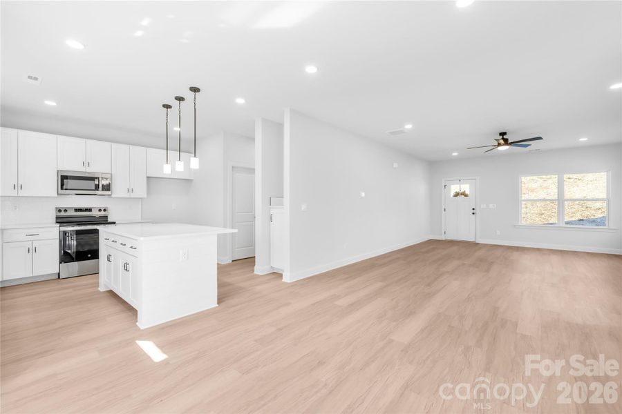 Spacious, unfurnished interior of a new home in , Kings Mountain (Image 17).