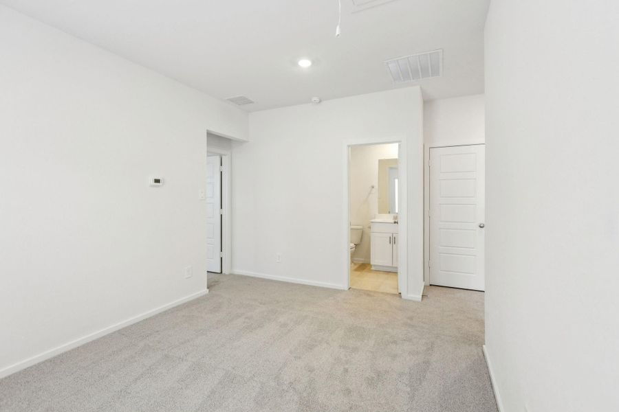 Spacious, unfurnished interior of a new home in Southwinds, Baytown (Image 39). Spacious, unfurnished interior of a new home in Southwinds, Baytown (Image 39).
