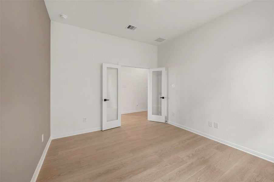 Spacious, unfurnished interior of a new home in The Grand Prairie 50’, Hockley (Image 36).