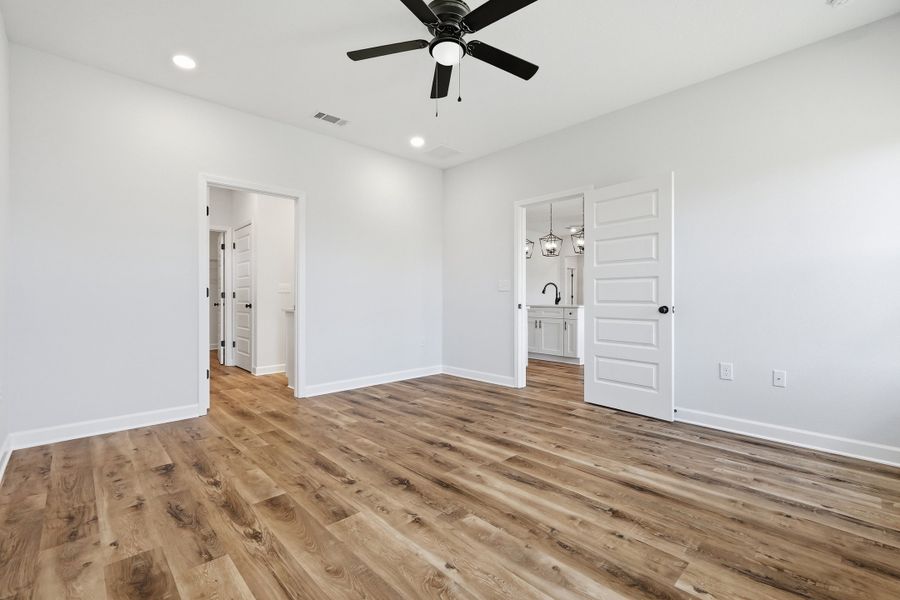 Spacious, unfurnished interior of a new home in Barton's Bend, Crestview (Image 42).