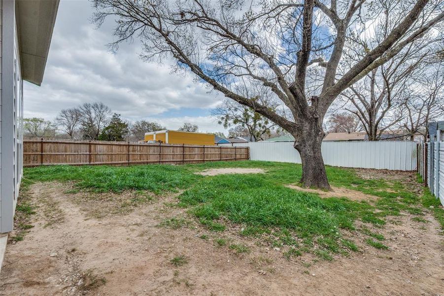 Exterior details and patio area of a home in , Dallas (Image 22).