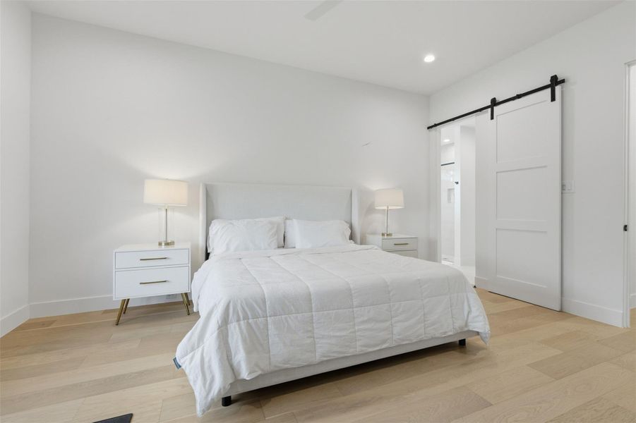 Furnished interior view inside a new home in , Bellaire (Image 29).