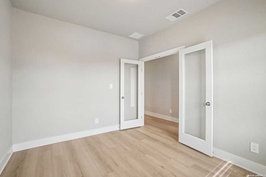 Spacious, unfurnished interior of a new home in Legendary Trails - Premier Series, Cibolo (Image 47).