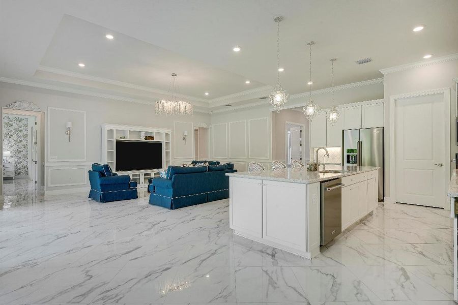 24" GLOSS PORCELAIN TILE THROUGHOUT