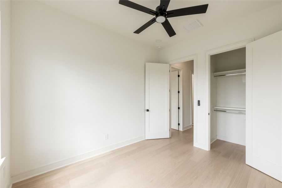 Spacious, unfurnished interior of a new home in , Houston (Image 41).