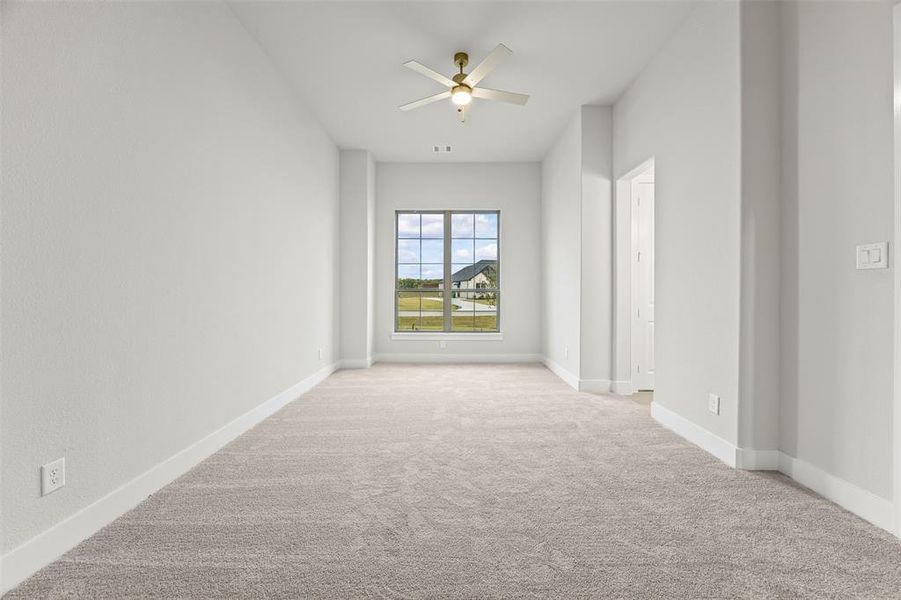 Spacious, unfurnished interior of a new home in Tuscan Estates (1 Acre Lots), Waxahachie (Image 20). Spacious, unfurnished interior of a new home in Tuscan Estates (1 Acre Lots), Waxahachie (Image 20).