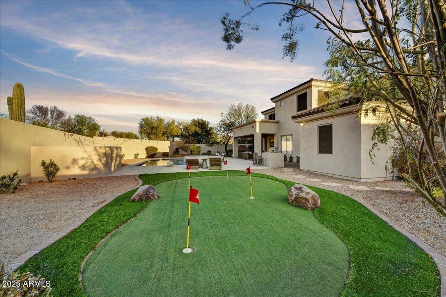 Chipping and putting green