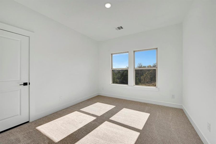 Spacious, unfurnished interior of a new home in Heath Golf & Yacht Villas, Heath (Image 32).