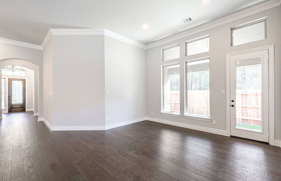 Representative unfurnished interior of a home built from the 3358 by Ravenna Homes in Artavia 70′, Conroe (Image 38).
