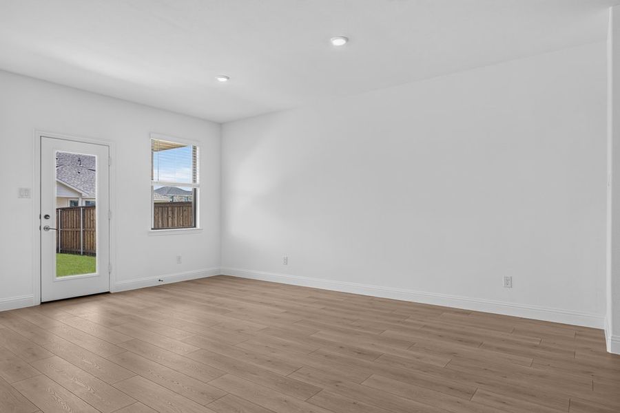 Spacious, unfurnished interior of a new home in Madero 50s, Fort Worth (Image 16).