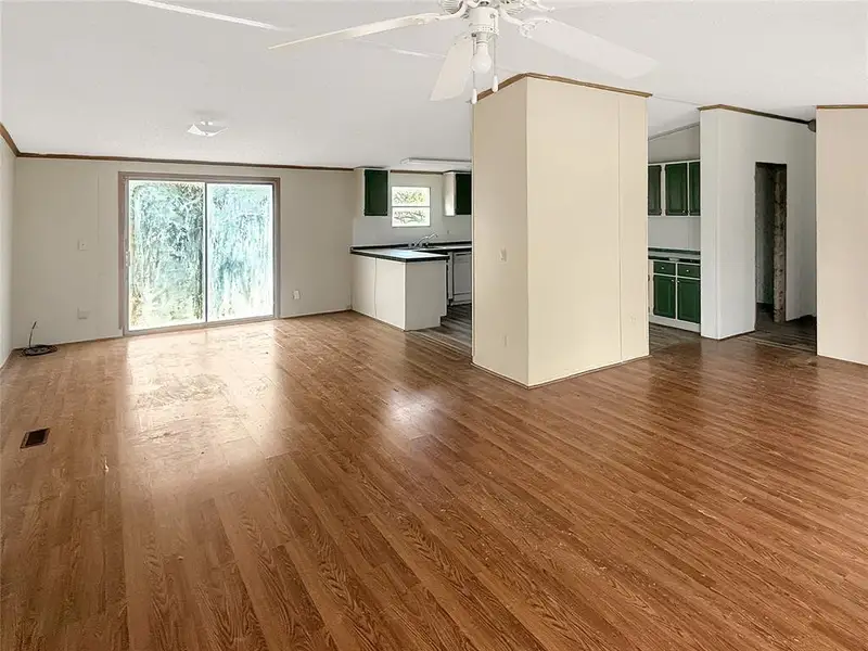 Spacious, unfurnished interior of a new home in , Eastland (Image 4).