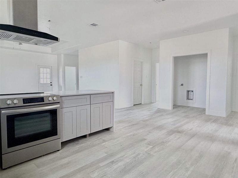 Spacious, unfurnished interior of a new home in , Cleveland (Image 31).