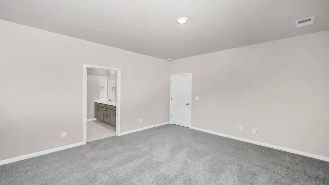 Spacious, unfurnished interior of a new home in Livingston Woods, Irmo (Image 17).