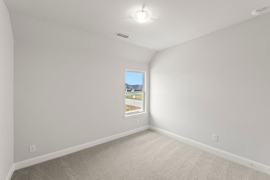 Spacious, unfurnished interior of a new home in Creekside, Royse City (Image 24).