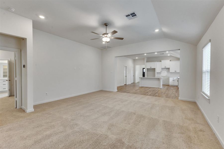 Spacious, unfurnished interior of a new home in , Angleton (Image 33).