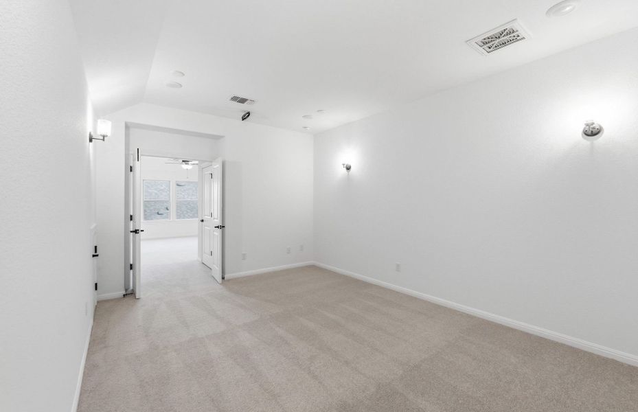 Spacious, unfurnished interior of a new home in Saddleback at Santa Rita Ranch, Liberty Hill (Image 17).