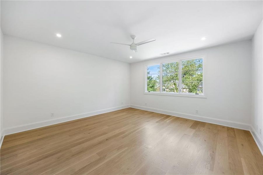 Spacious, unfurnished interior of a new home in , Sandy Springs (Image 21).