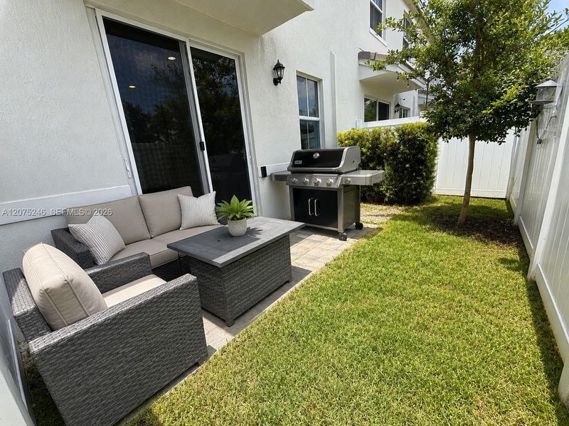 Exterior details and patio area of a home in , Pembroke Pines (Image 3).